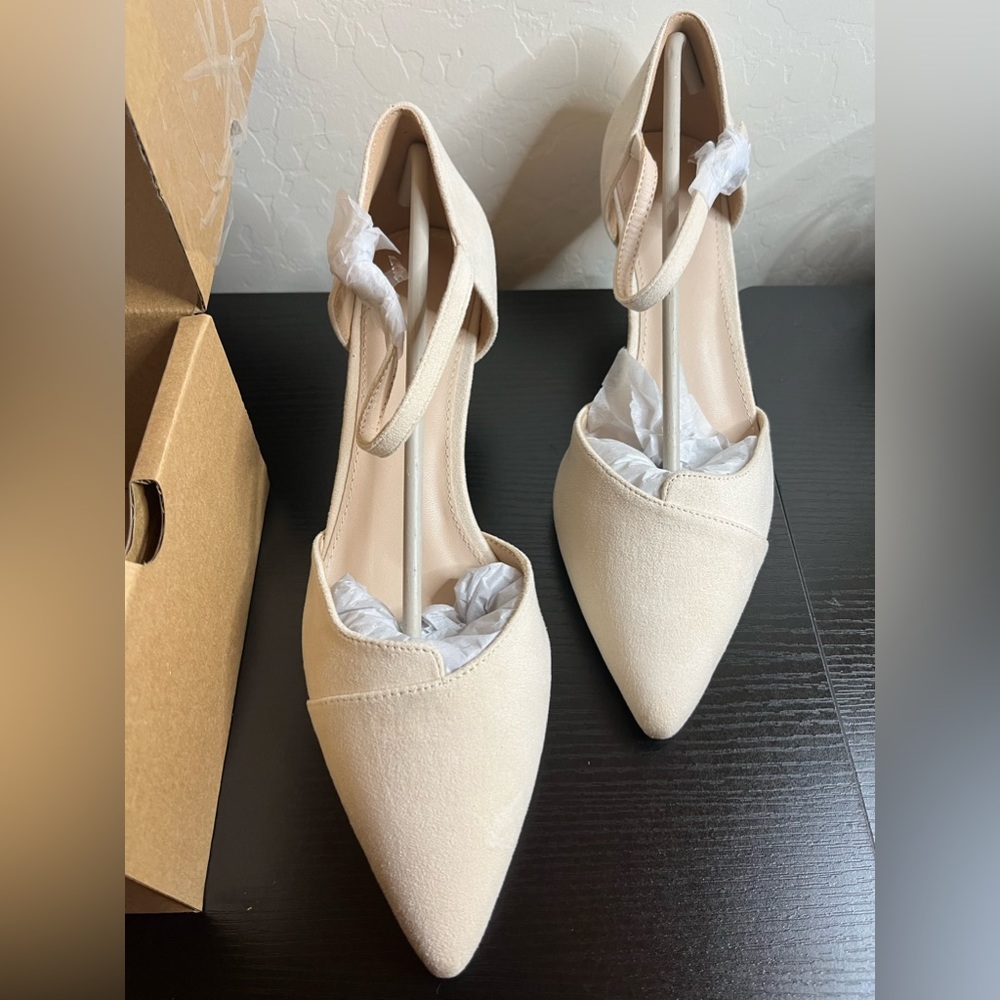 Pointed Toe Ankle Strap Buckle Flared Heel Dress Shoes light pink cream size 8